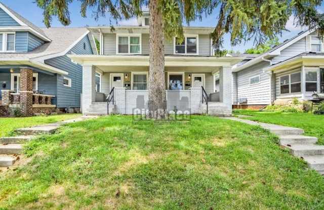 608 North Oakland Avenue Gallery 1
