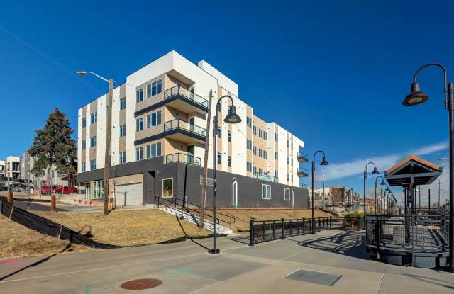 Modern 2 bedroom 2 bathrooms available in downtown Denver! photos photos