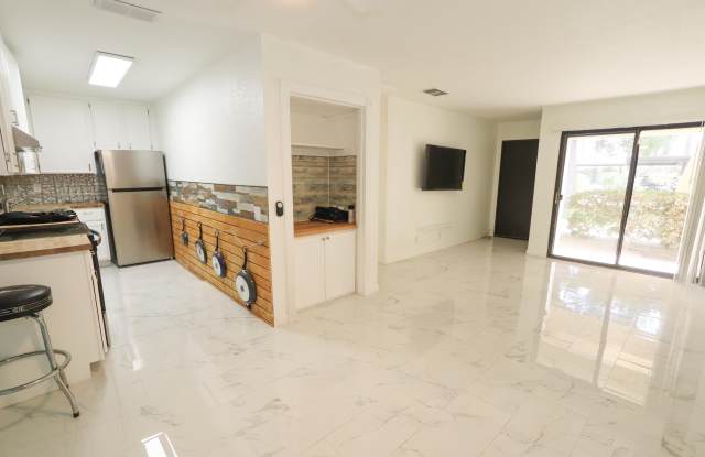 751 N Los Felices Circle W unit: M109 - 751 Los Felices Circle West, Palm Springs, CA 92262