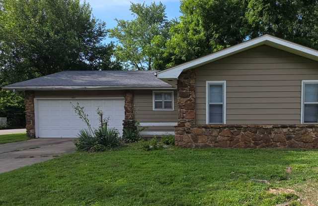 3 Bedrooms, 2 baths, 2 Living Areas! $1,295! photos photos 3 Bedrooms, 2 baths, 2 Living Areas! $1,295! photos photos