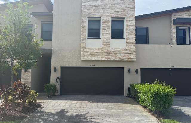 10574 NW 81st Ter photos photos