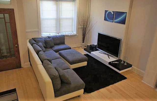 Stunning 4-Bedroom Townhouse in the Heart of Manayunk! Available NOW! Gallery 3
