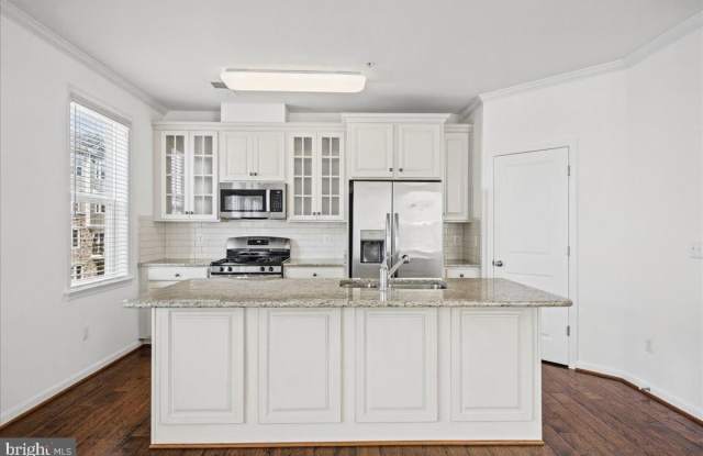 24584 ROSEBAY Terrace Gallery 3
