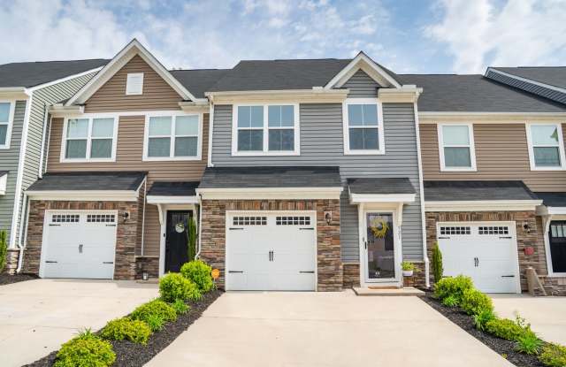 3BR/2.5BA Modern Townhome on Spartanburg’s Westside photos photos