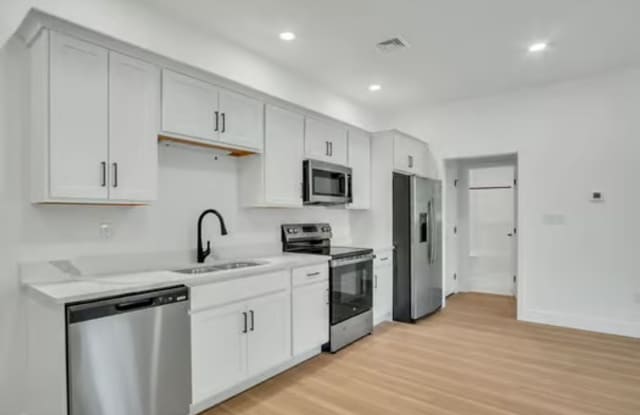 1309 N Bridge Street photos photos