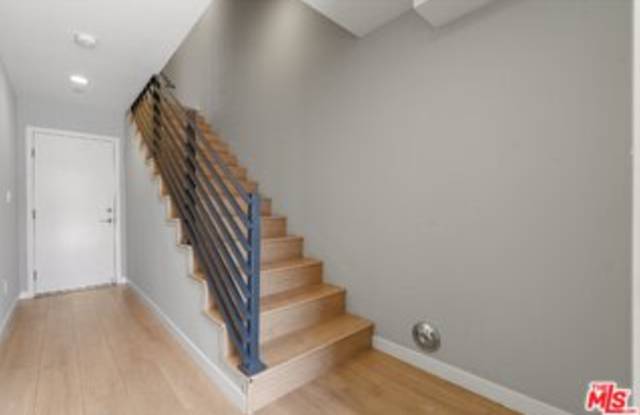 6119 Fountain Avenue Gallery 4