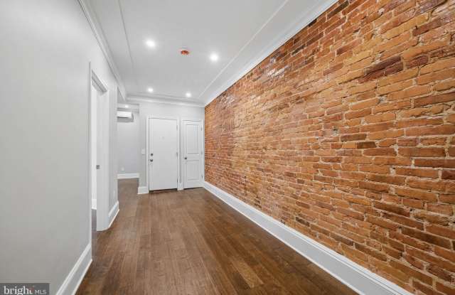 2846 N CALVERT Street Gallery 4