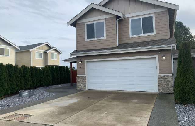 Lovely 3 bedroom Home at end of cul-de-sac - Low Maintenance Yard Gallery 3
