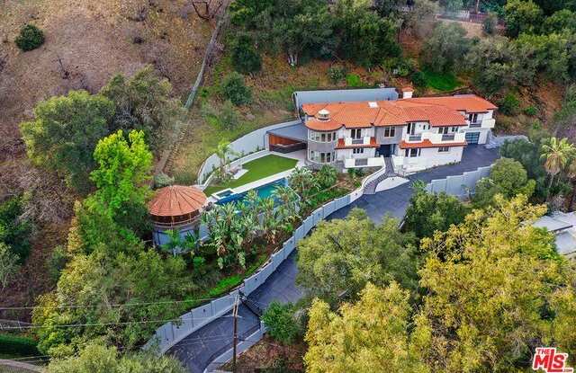 3373 Coldwater Canyon Ave Gallery 2