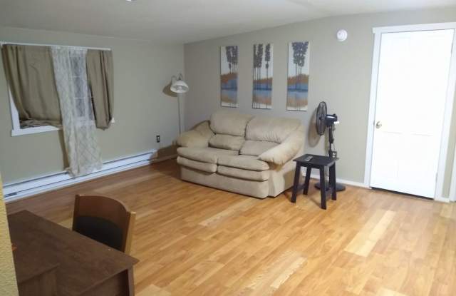 Close to Downtown Upper Level Apartment photos photos