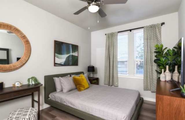 4643 E Loop 1604 N Gallery 3