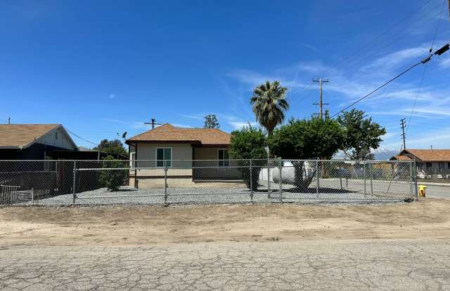 Updated Corner Lot Home – 2bd/2ba - 415 Oak Street, San Bernardino, CA 92401
