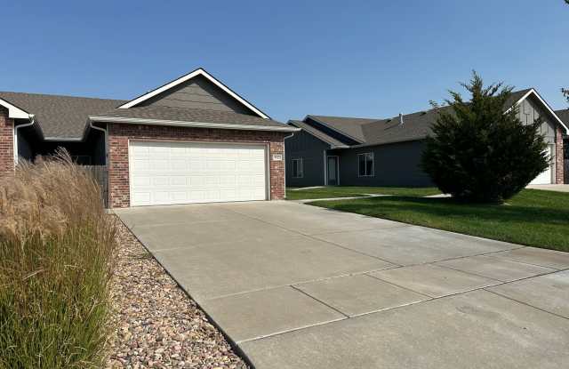 3 bedroom 2 bath Duplex at 53rd  Meridian - 5512 North Edwards Circle, Wichita, KS 67204