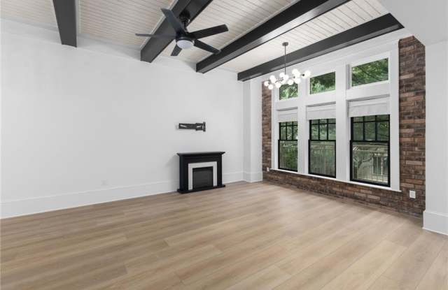 1834 Gordon Manor NE Gallery 2