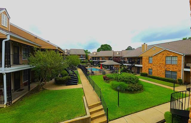 Get ready to fall in love with comfortable, carefree living at Courtyard Condominiums in Tyler, TX! photos photos