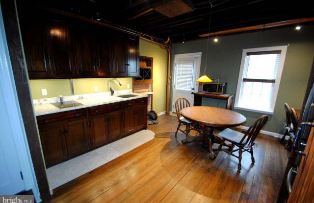 112 E UNION STREET Gallery 4