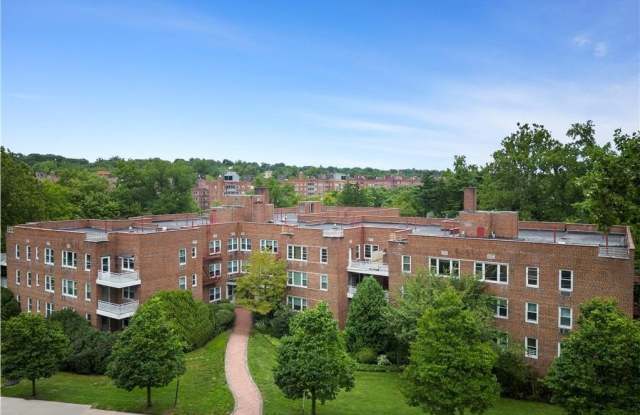 700 Scarsdale Avenue unit: 2T - 700 Scarsdale Avenue, Eastchester, NY 10583