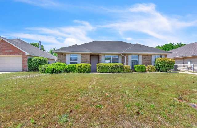 ** 3 Bed 2 Bath located in Cotton Lakes ** Call 334-366-9198 to schedule a self tour photos photos