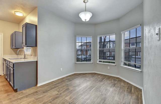 1303 Main Gallery 4