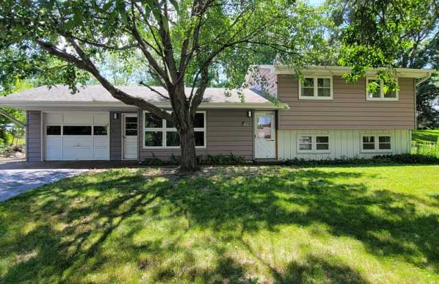 718 East River Street - 718 East River Street, Monticello, MN 55362