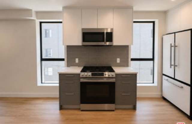 1434 North Poinsettia Place Gallery 3