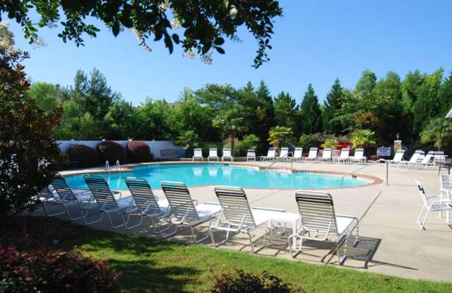 Discover comfortable living in Hampton Forest — a charming 2 bedroom, 2.5 bath townhouse Gallery 4