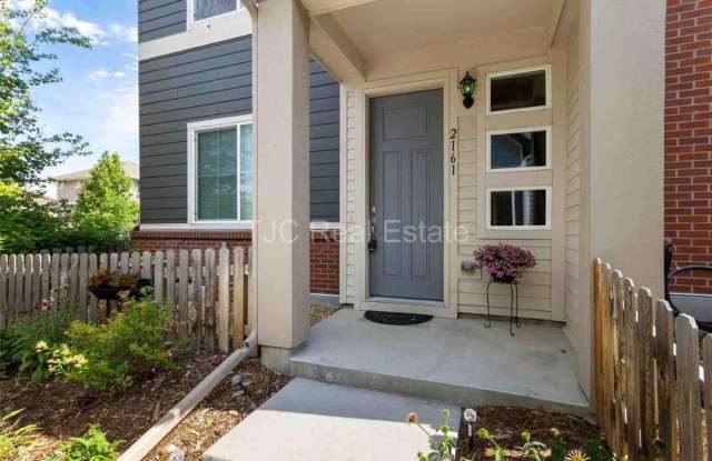 Fenced Side-Yard! photos photos