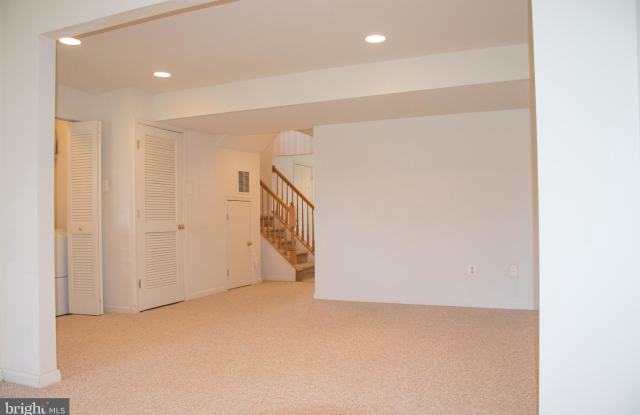 202 WINDSOR COURT Gallery 4