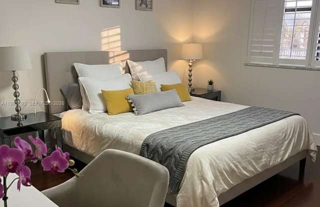 2450 NE 135th St photos photos