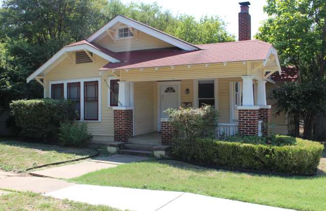 2826 Salado St photos photos