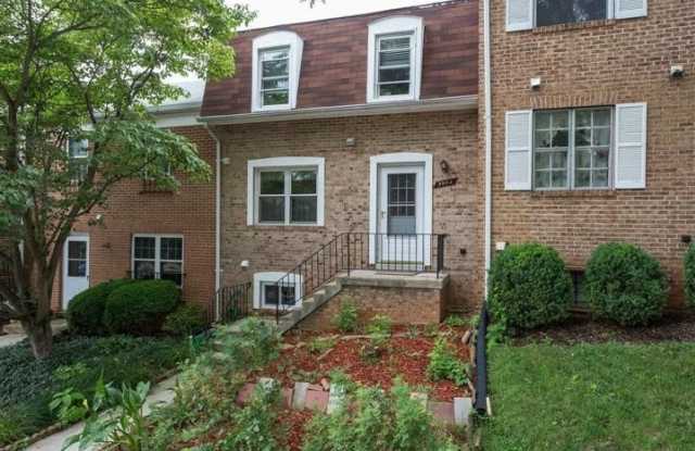 9902 LAKEPOINTE Drive Gallery 1