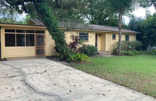 3 bedroom home with huge yard Gallery 1