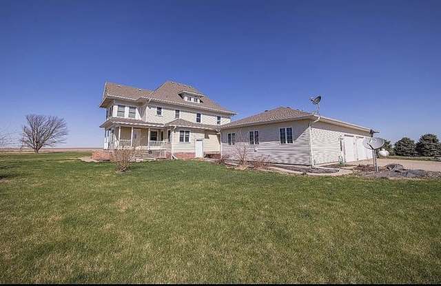 Spacious 4BR House in Stromsburg Gallery 3