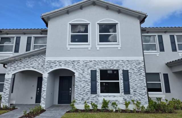 300 SE 10th Ct photos photos