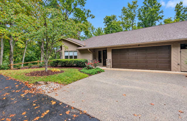 Spacious Townhome In North Asheville! Gallery 4