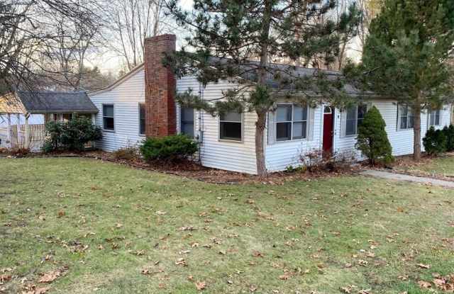 8 Elm Road - 8 Elm Road, Middlesex County, MA 01886