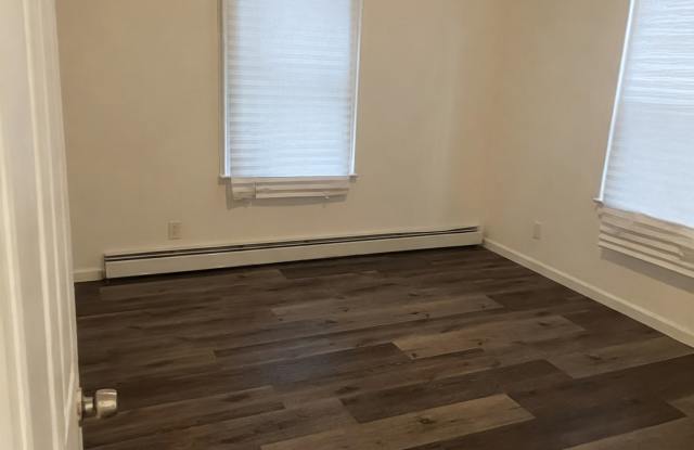 105 Lyons Avenue Gallery 2