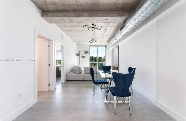 18501 NE 25th Ct Gallery 3