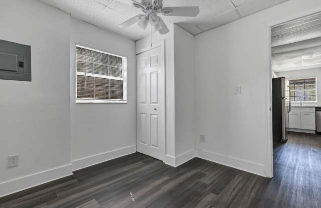 Bright & Updated 2BR Bottom Unit Duplex | White Kitchen & Stainless Appliances in Saint Petersburg Gallery 4