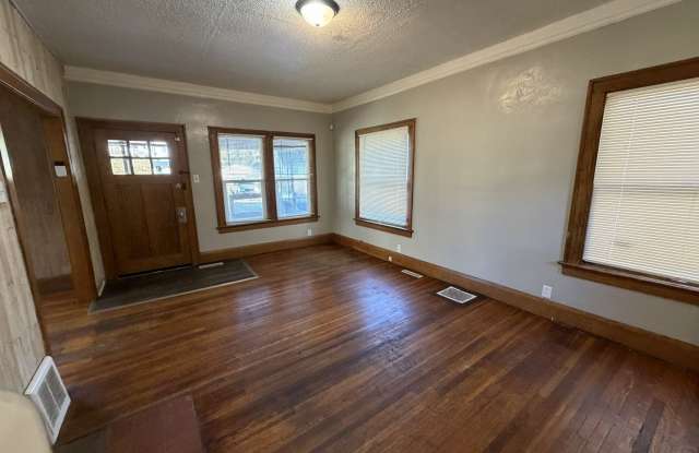 Charming & Spacious 3-Bedroom Home in West Toledo Gallery 3