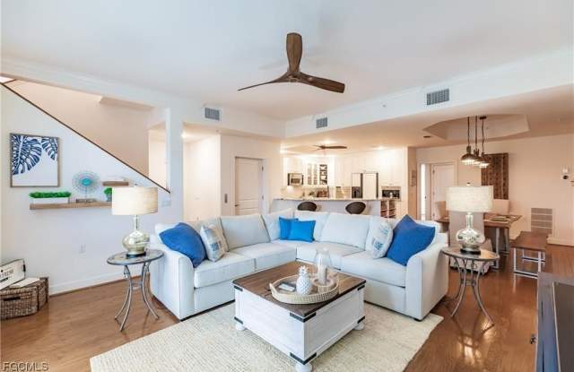 572 11th Avenue S unit: 2 photos photos