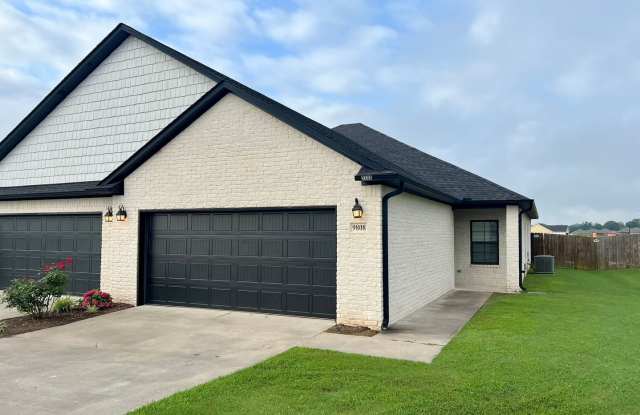 Beautiful 3 Bed/2 Bath Single Story Duplex in Chaffee Crossing! **Move In Special!** photos photos