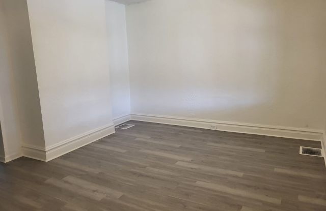 Newly renovated 2 bedroom in Hazelwood! Available now! photos photos