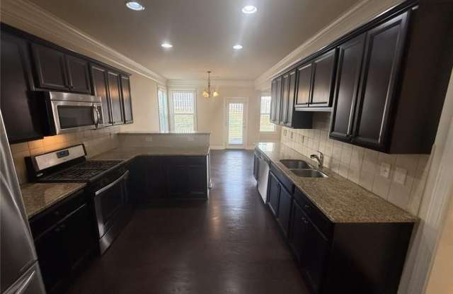 5085 Breezewood Circle Gallery 2