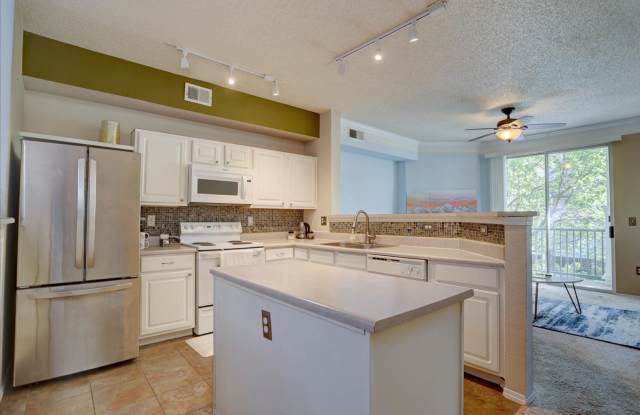 Beautiful 2bed/2bath/1car garage in Louisville! Gallery 4