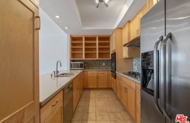 104 S Hayworth Ave - 104 South Hayworth Avenue, Los Angeles, CA 90048