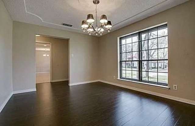 1305 Oakhurst Drive Gallery 4