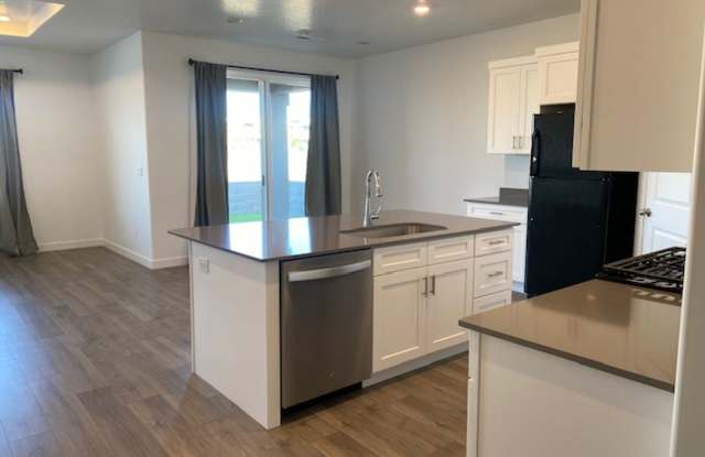 Modern 4 Bedroom Home photos photos