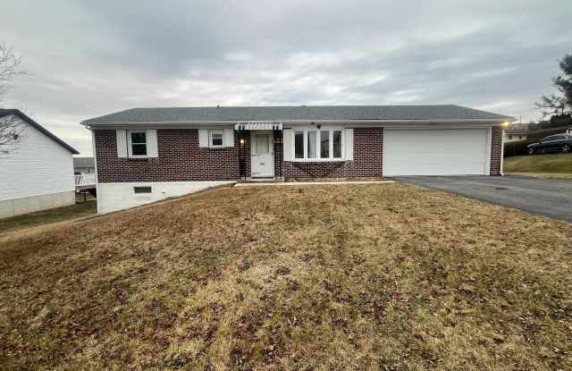 335 FAIRMOUNT AVENUE - 335 Fairmount Avenue, Waynesboro, PA 17268