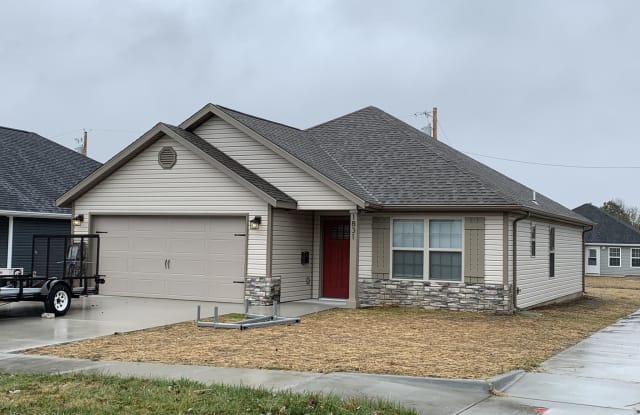 1831 S Pennsylvania Avenue - 1831 Pennsylvania Ave, Joplin, MO 64804